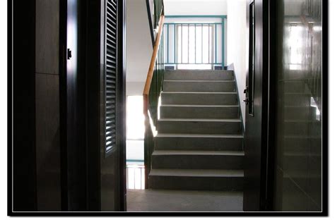 美国房子楼梯对大门 辦公室桌